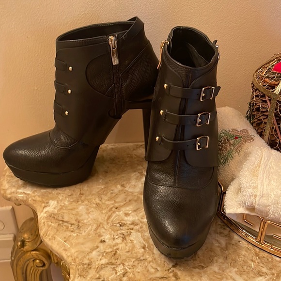 BCBGeneration | Welsh’ Leather Platform Booties W/ Gold Buckles Size 10 - Picture 1 of 7